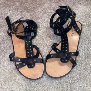 Akita black sandals